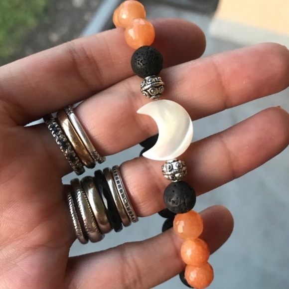 Mother of pearl moon tangerine carnelian bracelet - Picture 7 of 8
